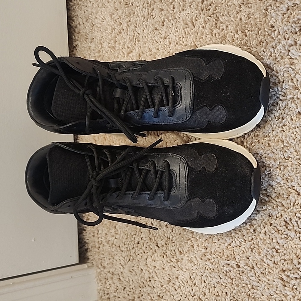 Black High-Top Women's Sneakers - Picture 2 of 5